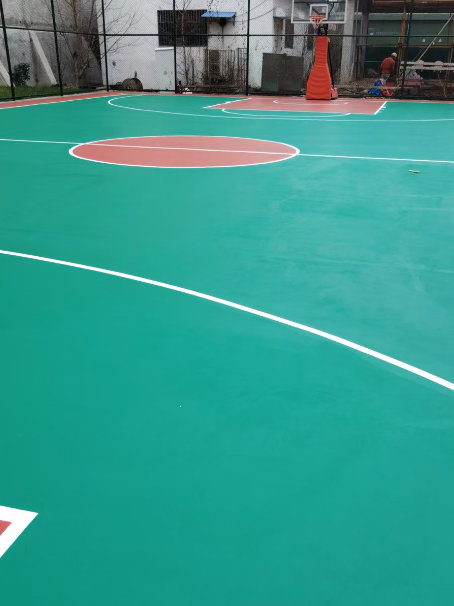井陉矿 球场长期使用易出现地面开裂